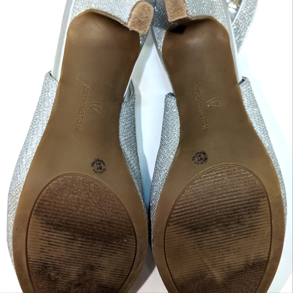 Worthington Dayne Silver Pumps - Picture 7 of 7